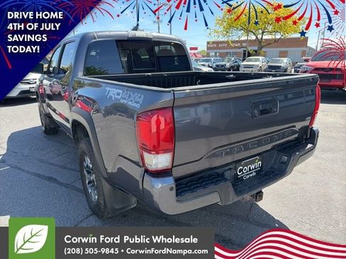 Used 2017 Toyota Tacoma TRD Off-Road w/ Premium & Technology Package AWD/4WD image 7