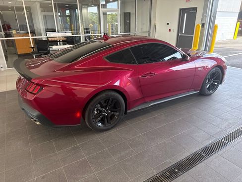 Used 2025 Ford Mustang GT RWD image 3