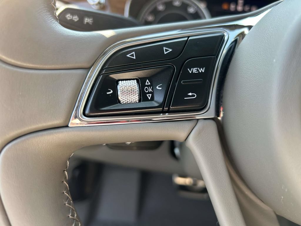 Used 2019 Bentley Bentayga AWD/4WD image 23