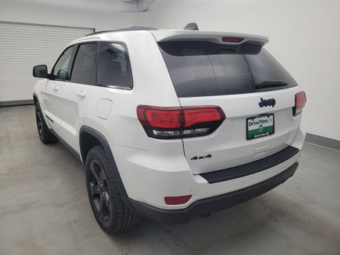 Used 2018 Jeep Grand Cherokee Laredo AWD/4WD image 5