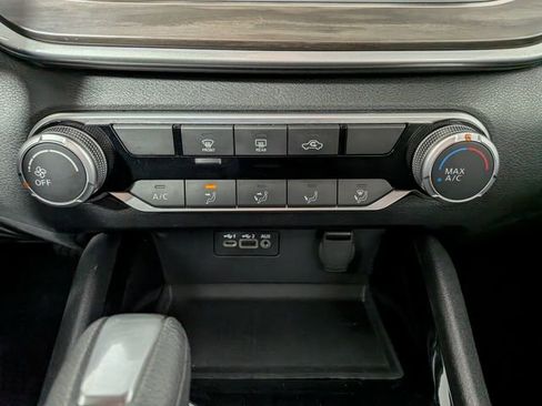 Used 2024 Nissan Altima 2.5 SV FWD image 18