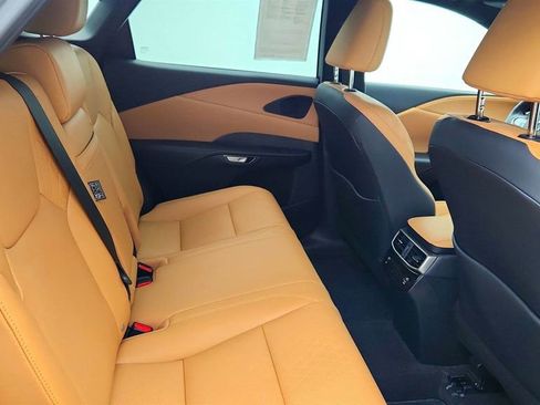 Used 2024 Lexus RX 350 w/ Convenience Package image 23