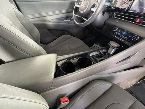 Used 2022 Hyundai Elantra SEL w/ Convenience Package FWD image 32
