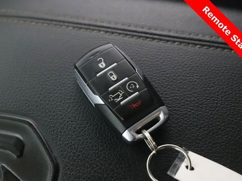 Used 2022 RAM 1500 Laramie AWD/4WD image 3