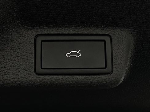 New 2025 Volkswagen ID. Buzz 1st Edition image 14