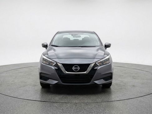 Used 2025 Nissan Versa SV image 2