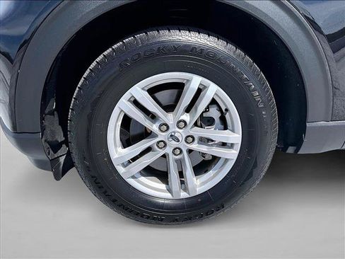 Used 2024 Ford Explorer XLT RWD image 10