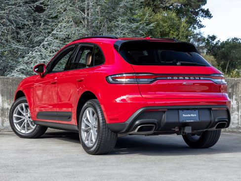 Certified 2026 Porsche Macan AWD/4WD image 3