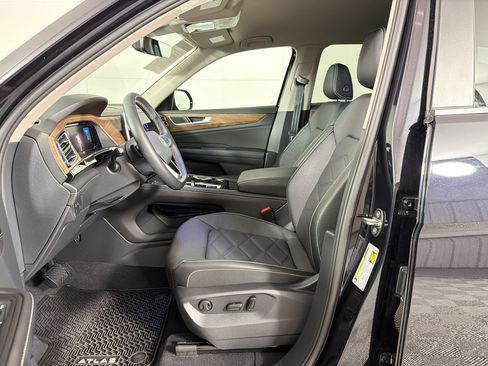 Used 2026 Volkswagen Atlas SE w/ Black Wheel Package FWD image 5
