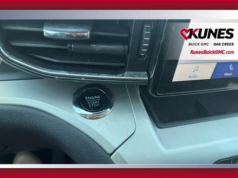 Used 2023 Ford Explorer XLT w/ Equipment Group 202A AWD/4WD image 22