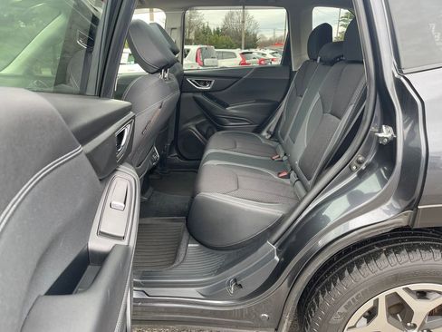 Used 2019 Subaru Forester Premium AWD/4WD image 17