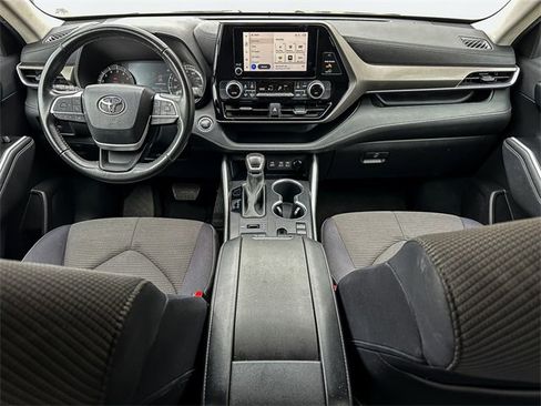 Certified 2023 Toyota Highlander LE image 24