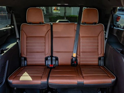 Used 2023 GMC Yukon Denali Ultimate AWD/4WD image 35