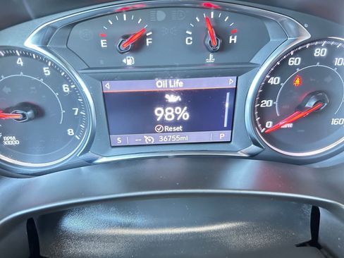 Used 2024 GMC Terrain SLT image 40