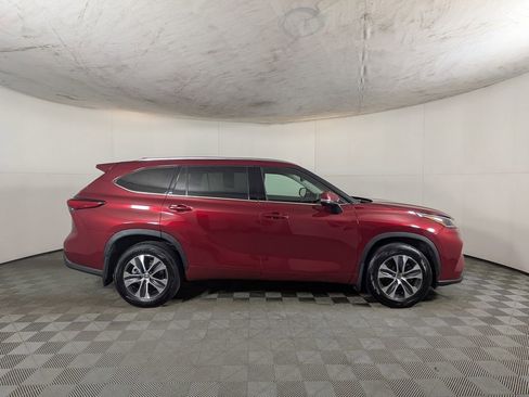 Used 2021 Toyota Highlander XLE image 6