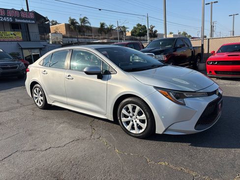 Used 2021 Toyota Corolla LE FWD image 3