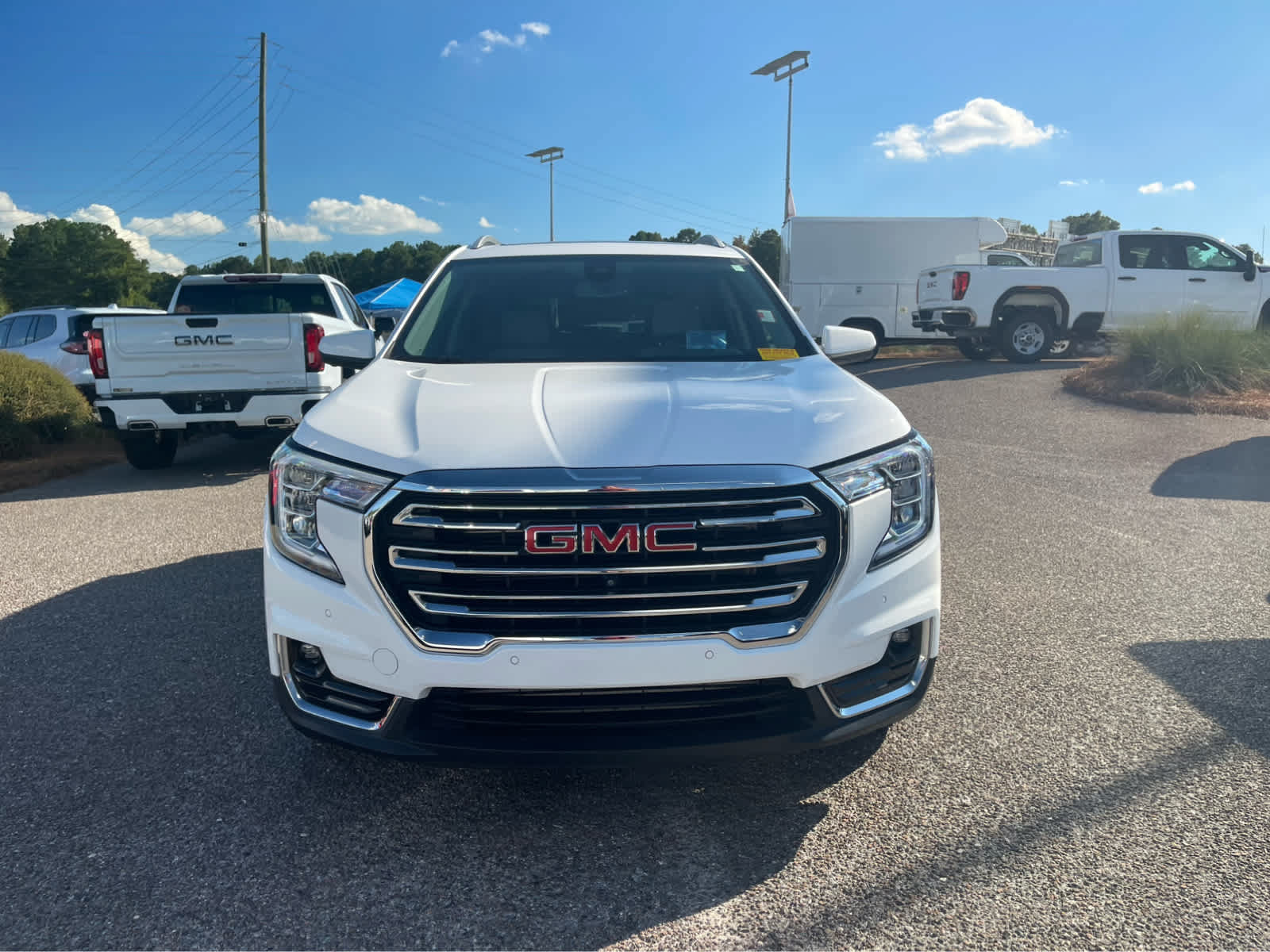 Used 2024 GMC Terrain SLT w/ Tech Package FWD image 2