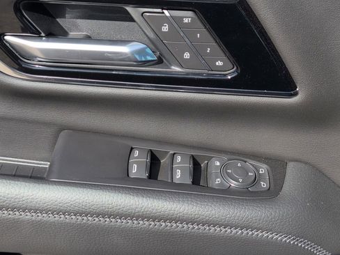 New 2026 GMC Yukon Denali w/ Denali Reserve Package AWD/4WD image 16