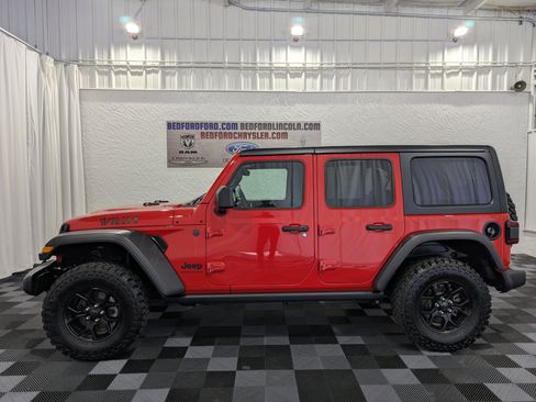 Used 2025 Jeep Wrangler Unlimited Sport AWD/4WD image 2