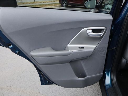 Used 2020 Kia Niro LX image 22