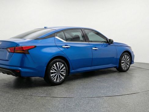 Used 2025 Nissan Altima 2.5 SV image 9