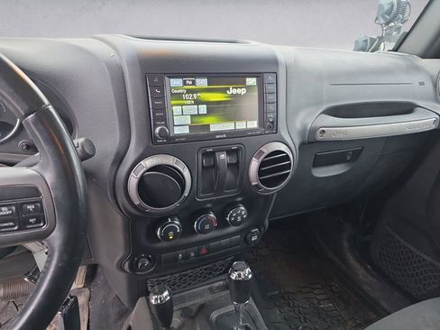 Used 2016 Jeep Wrangler Sport AWD/4WD image 11