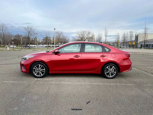 Used 2022 Kia Forte LXS FWD image 8