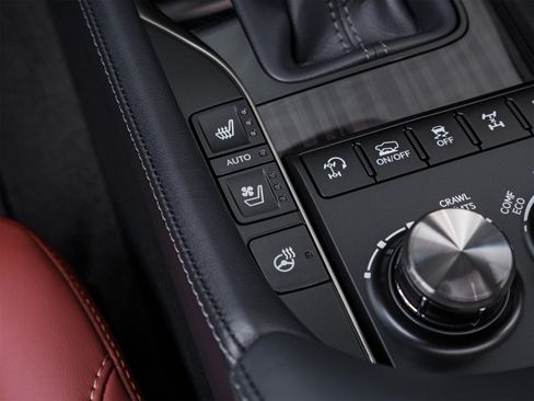 Used 2017 Lexus LX 570 4WD w/ Luxury Package image 60