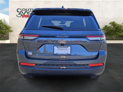 New 2025 Jeep Grand Cherokee Altitude image 4