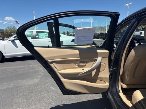 Used 2016 BMW 320i xDrive Sedan AWD/4WD image 17