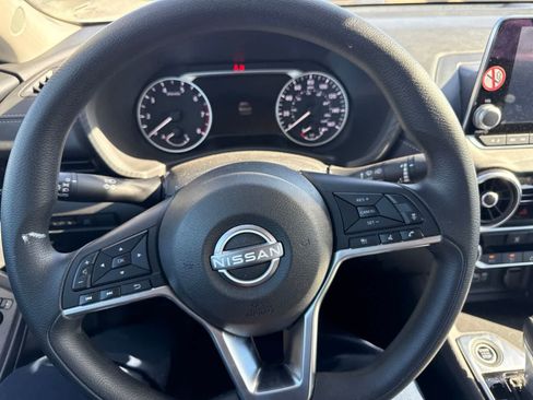 Used 2025 Nissan Sentra SV FWD image 22