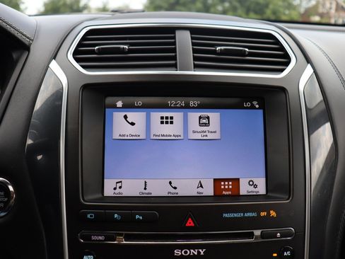 Used 2018 Ford Explorer Platinum AWD/4WD image 32