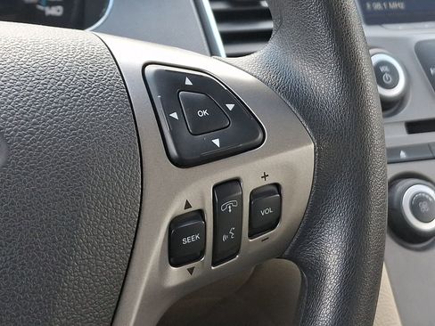 Used 2015 Ford Taurus SE image 22