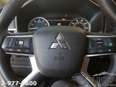 Used 2025 Mitsubishi Outlander SE AWD/4WD image 19