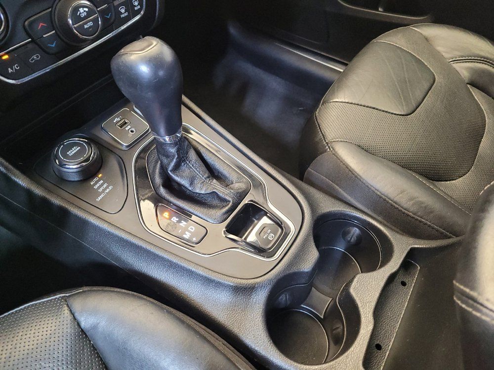 Used 2019 Jeep Cherokee Limited AWD/4WD image 26