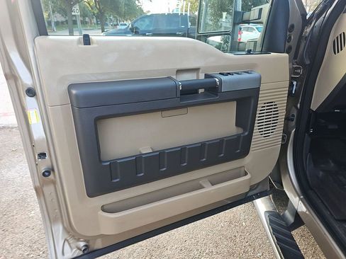 Used 2014 Ford F250 XLT w/ XLT Value Package image 11