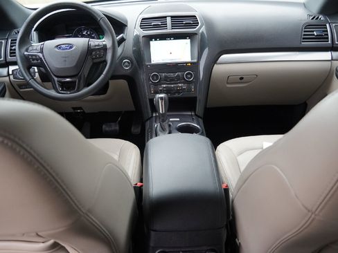 Used 2019 Ford Explorer XLT w/ Equipment Group 202A image 25