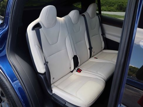 Used 2023 Tesla Model X AWD/4WD image 4