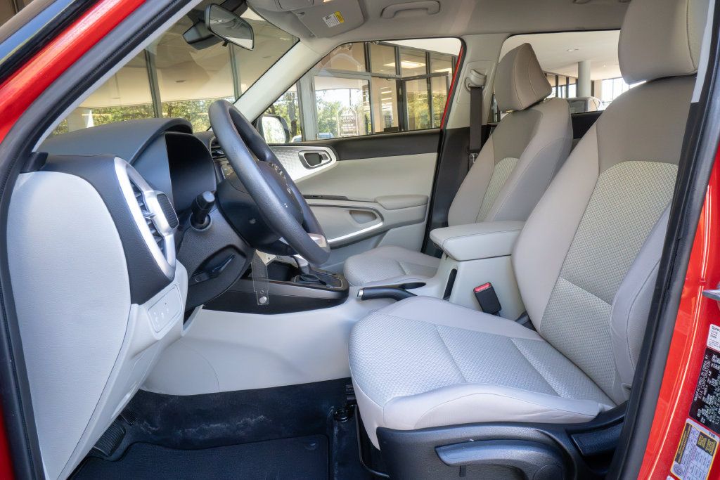Used 2023 Kia Soul LX FWD image 8