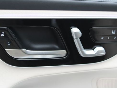 Used 2023 Mercedes-Benz GLC 300 image 13