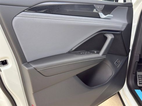 New 2026 Volkswagen Tiguan SE R-Line image 15