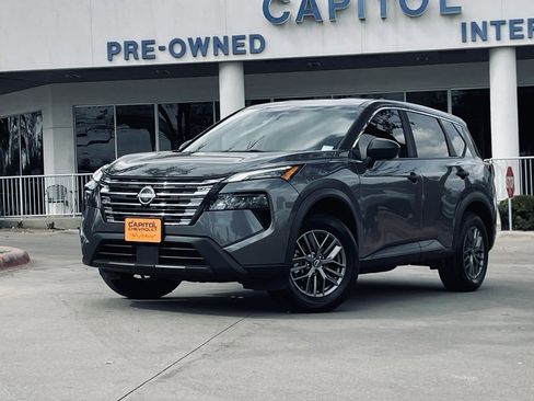 Used 2024 Nissan Rogue S image 2