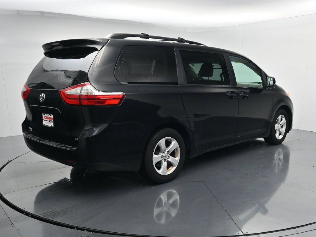 Used 2017 Toyota Sienna LE FWD image 8