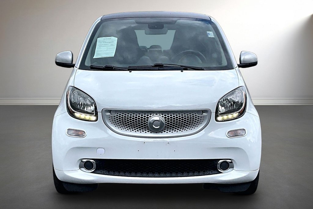 Used 2016 smart fortwo passion RWD image 2