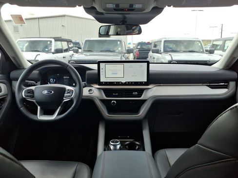 Used 2025 Ford Explorer Active w/ Active Comfort Package AWD/4WD image 10