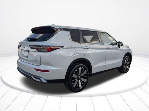 New 2026 Mitsubishi Outlander SE FWD image 3