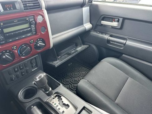 Used 2008 Toyota FJ Cruiser 4WD image 32