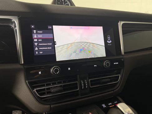 Used 2022 Porsche Macan AWD/4WD image 24