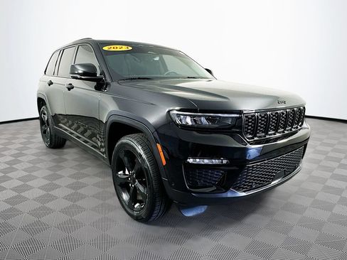 Certified 2023 Jeep Grand Cherokee Limited w/ Luxury Tech Group II AWD/4WD image 2
