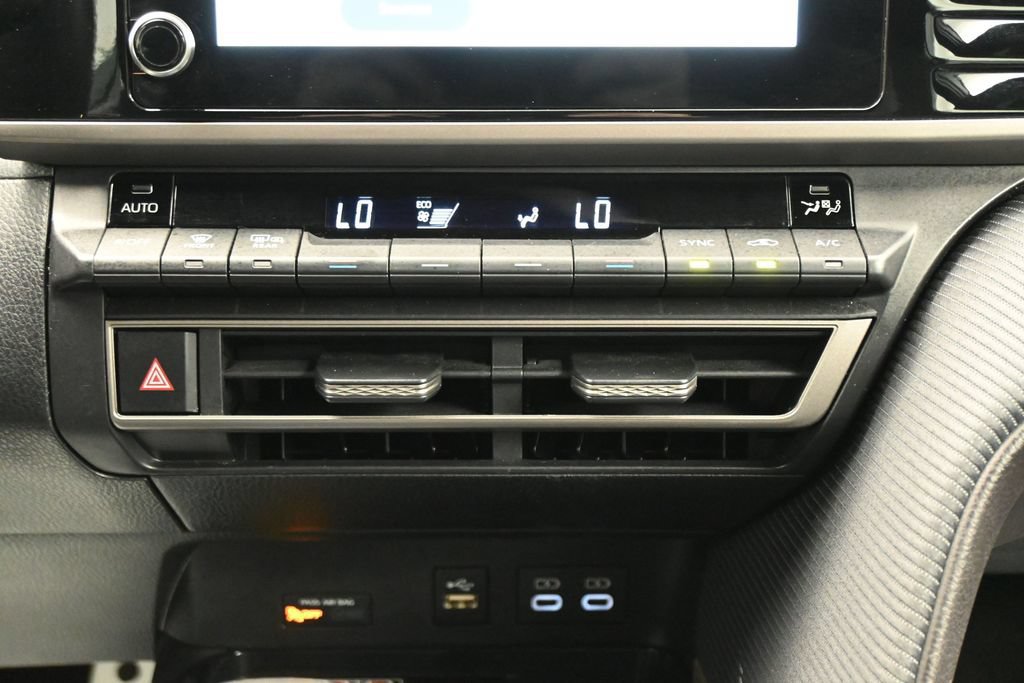 Used 2025 Toyota Camry SE FWD image 22